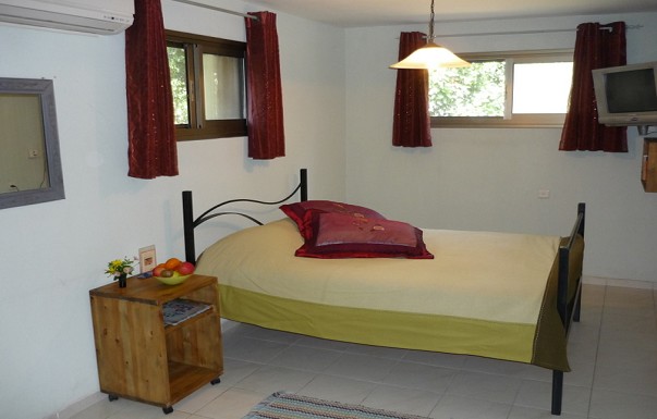 בקתות עדי - ������ �קרית שמונה - ������ ����